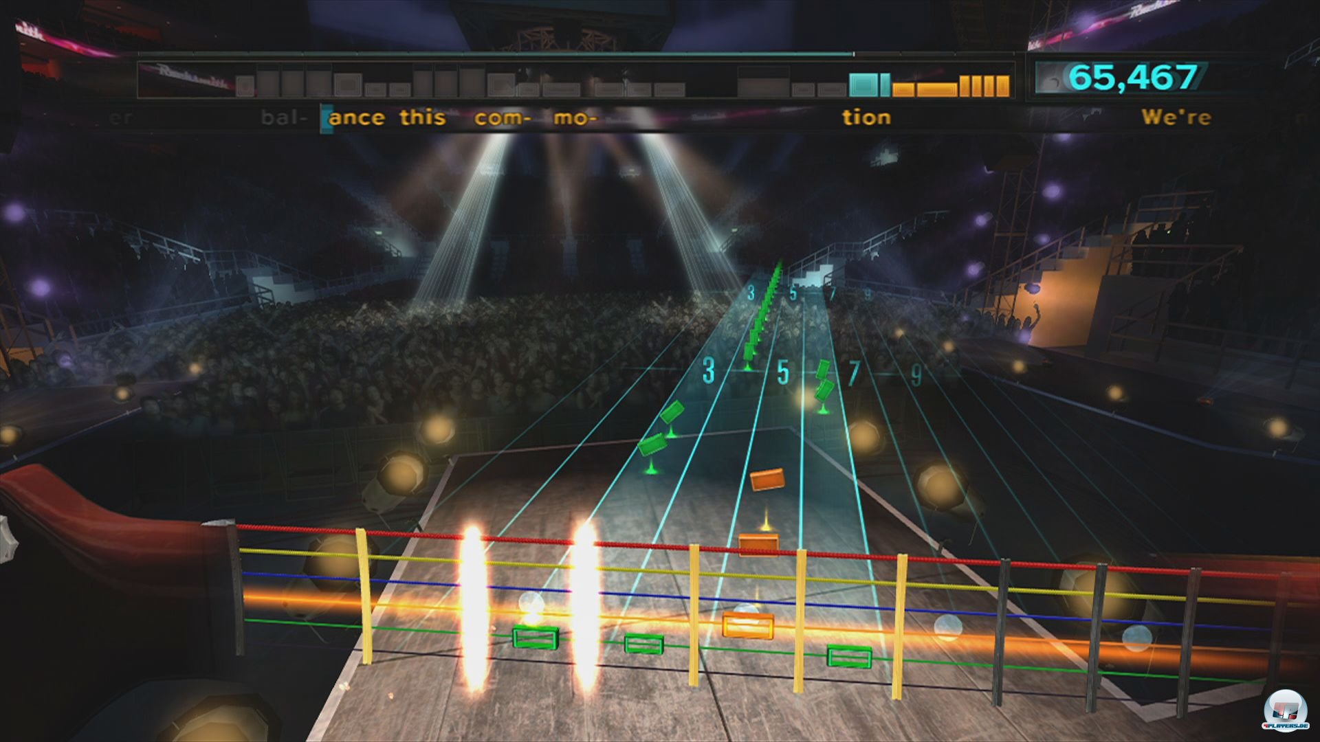 Die Kulisse ist spröde und kann nicht mit Harmonix' Rock Band-Serie mithalten.