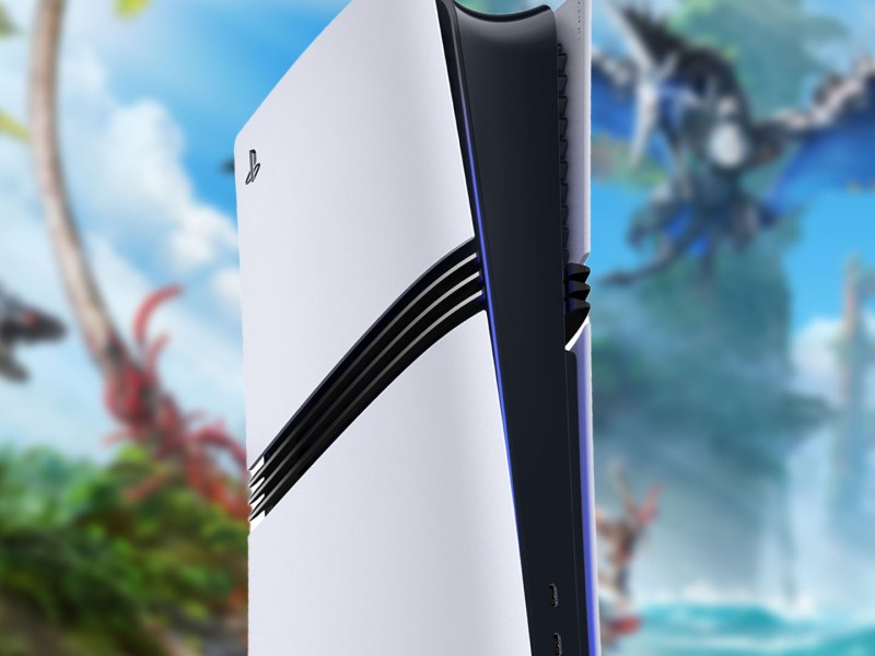 Screenshot von Horizon Forbidden West im Hintergrund, während im Vordergrund die PS5 Pro zu sehen ist.