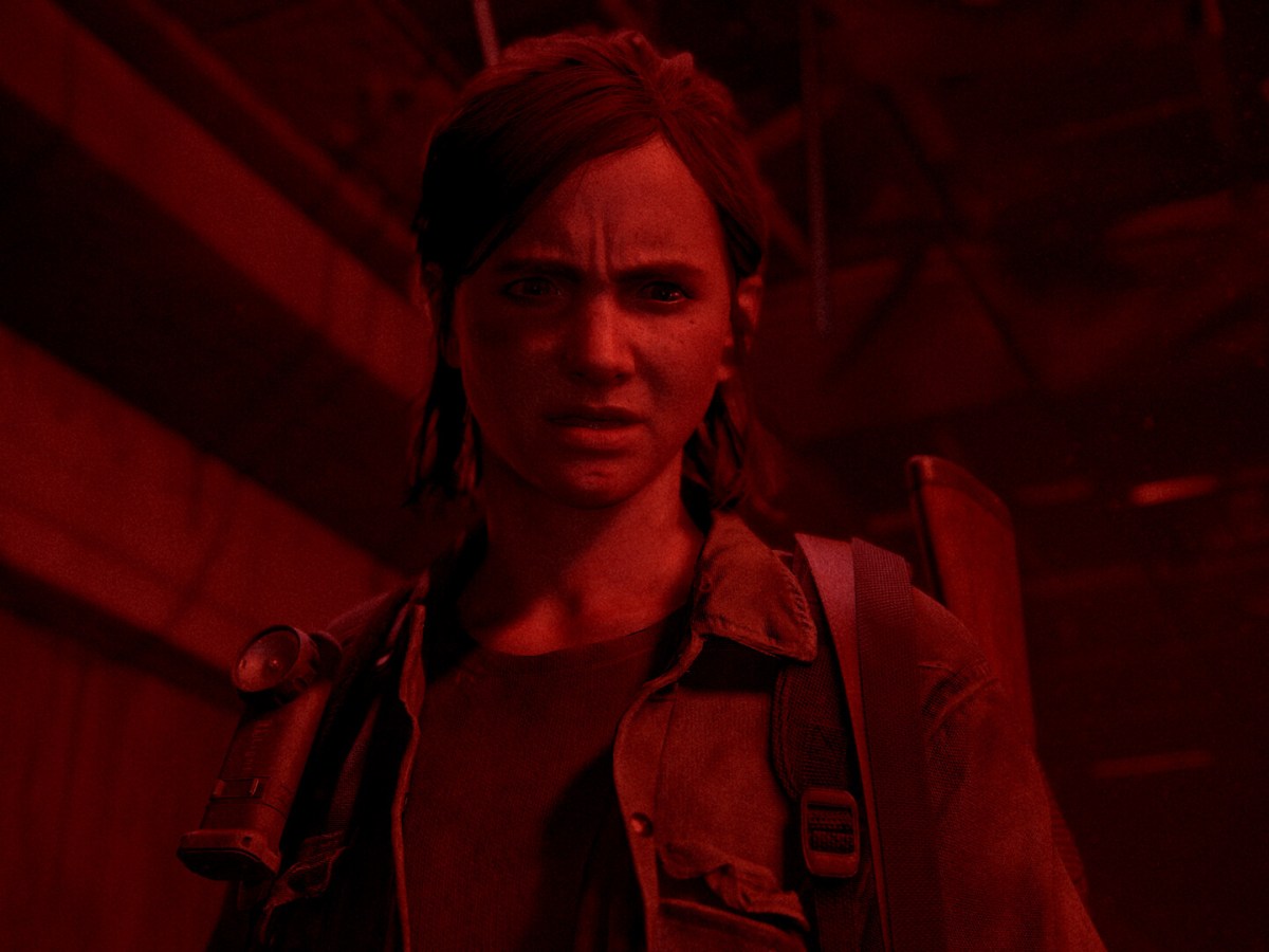 Screenshot aus The Last of Us Part 2, mit Ellie im rÃ¶tlichen Licht.