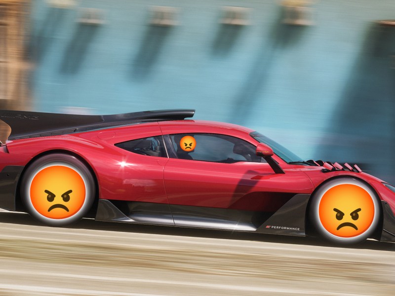 Ein Screenshot von Forza Horizon 5 mit wütenden Smileys als Reifen.